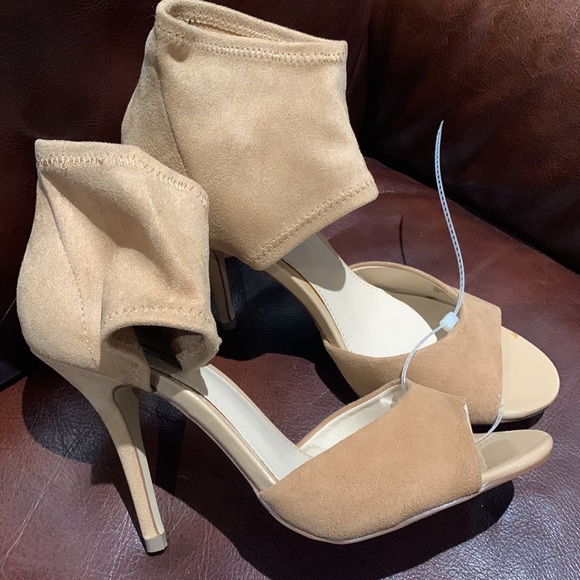 NWT Steve Madden, size 8, open toe, ankle cuff, 3-3/4” heel, soft leather - Picture 2 of 5